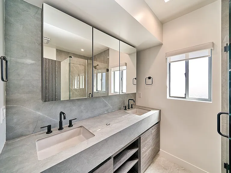 145 S Maple Dr #Penthouse 401 — Photo 17