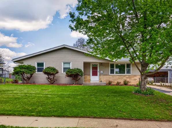 3913 64th St, Urbandale, IA 50322