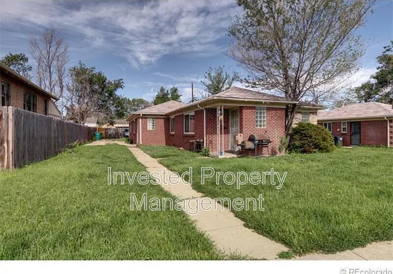 2 bed, 1.0 bath, 800 sqft, $1,200 — Photo 2