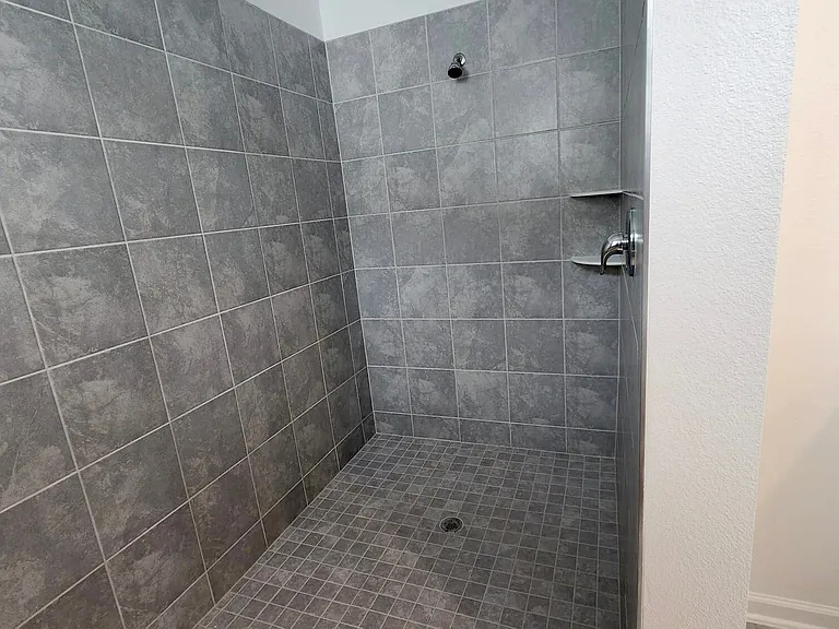1430 Brentwood Dr — Photo 7