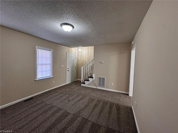 5th image of 558 Chandler St