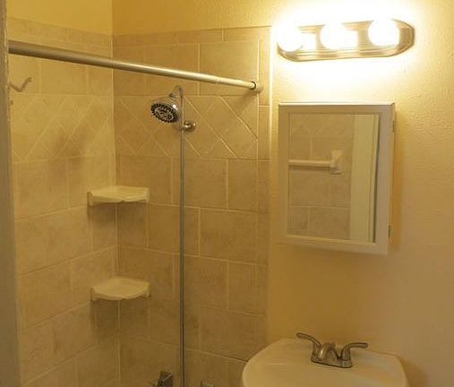 5th image of 1686 N Van Buren St #B