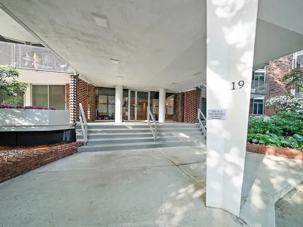 19 Winchester St APT 110, Brookline, MA 02446