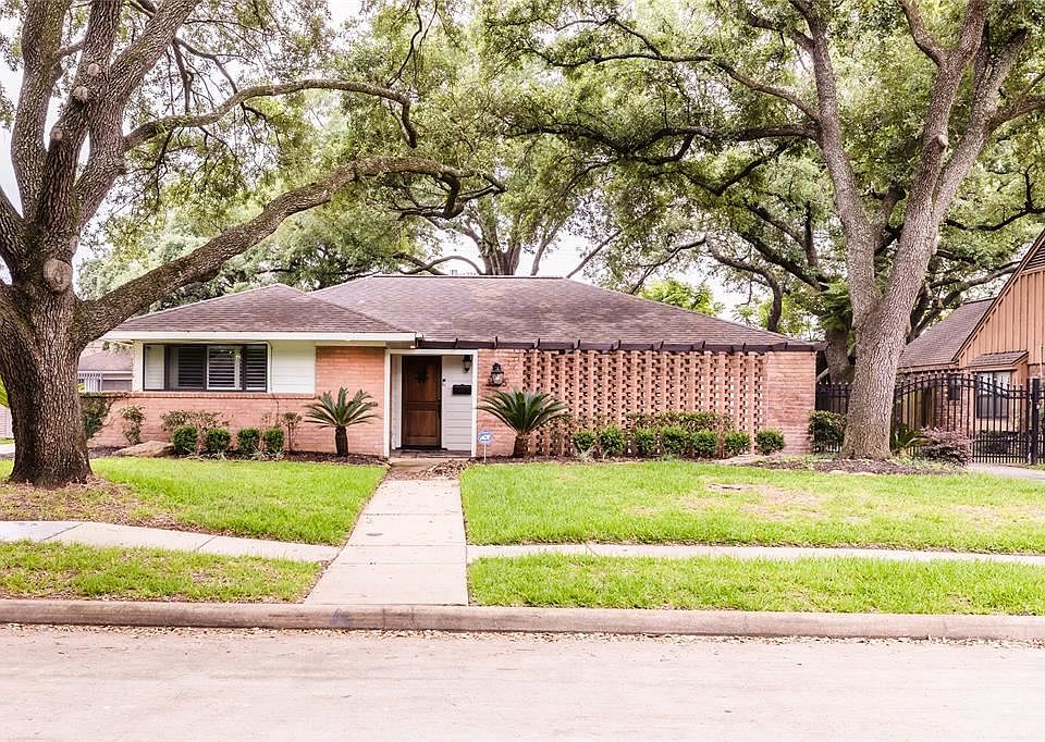 1st image of 3535 Woodvalley Dr