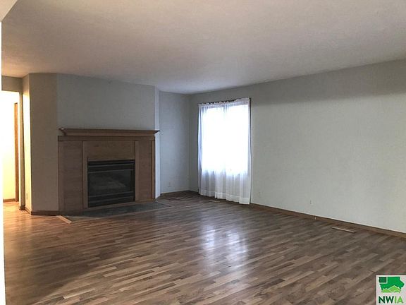 4th image of 2715 Leech Ave