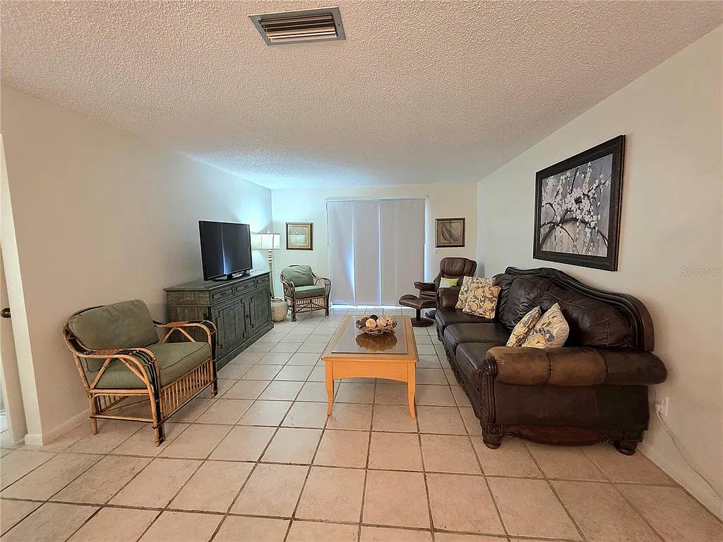 3525 E Fort King St — Photo 2