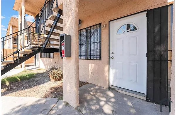 Building Photo - 3104 E Carey Ave #2