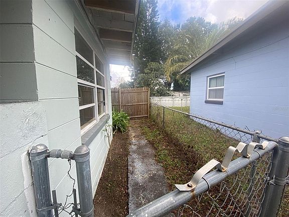 3rd image of 7633 Daetwyler Dr