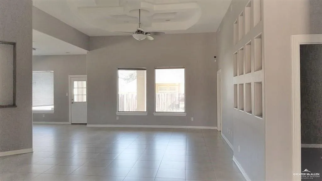 3 bed, 2.0 bath, 1933 sqft, $1,850 — Photo 2