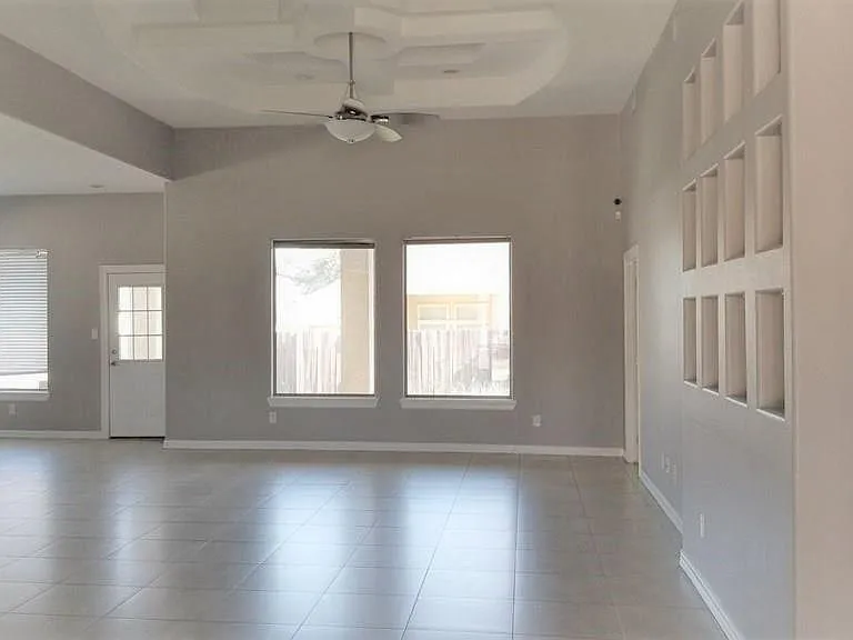 2428 Carianna Ave — Photo 2