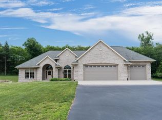 W6293 Military Rd, Pardeeville, WI 53901