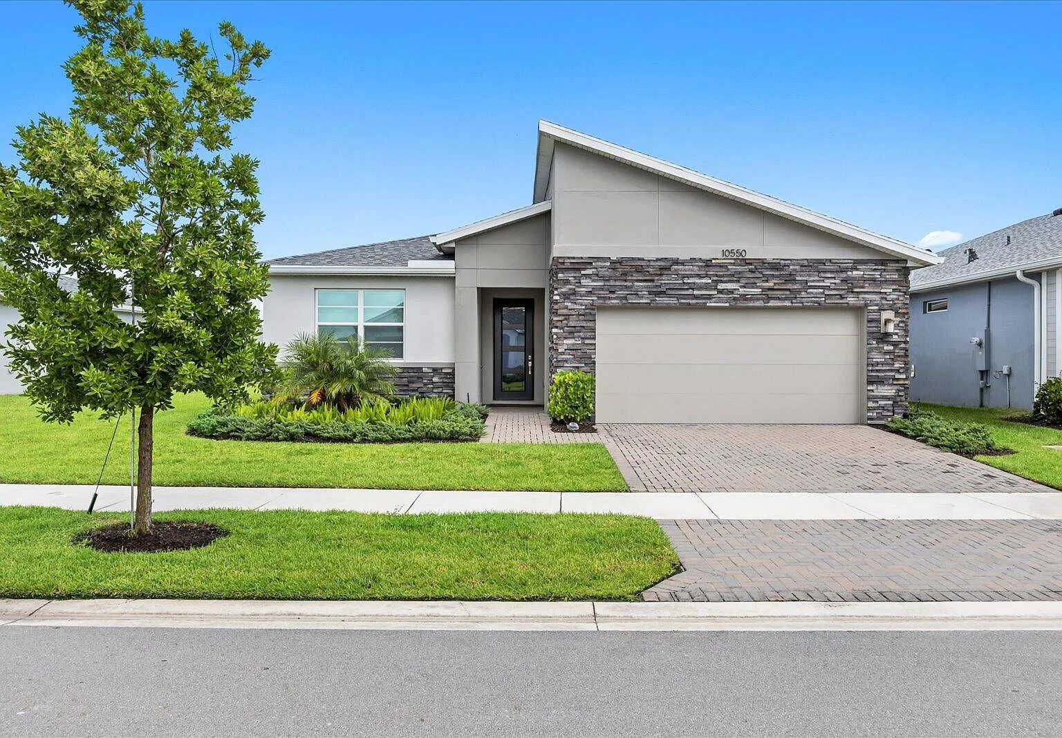 3 bed, 2.5 bath, 2209 sqft, $3,750 — Photo 3