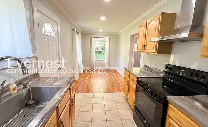306 Red Oak Dr — Photo 3