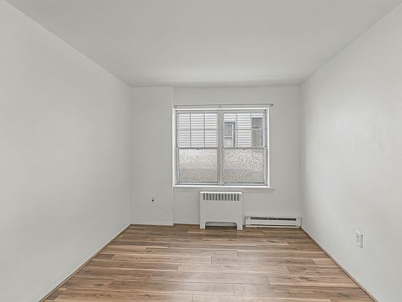 4th image of 10 Swan St #10
