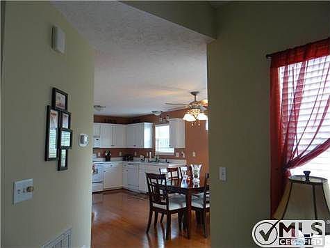 5th image of 2049 Upland Dr