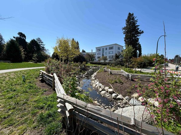 2818 W 3rd Ave, Vancouver, BC V6K 1M7