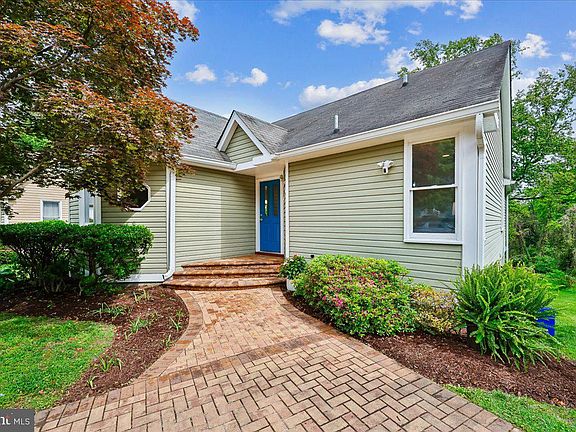 2nd image of 10029 Pratt Pl