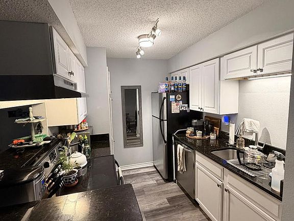 3rd image of 1536 Lincoln Way APT 302B