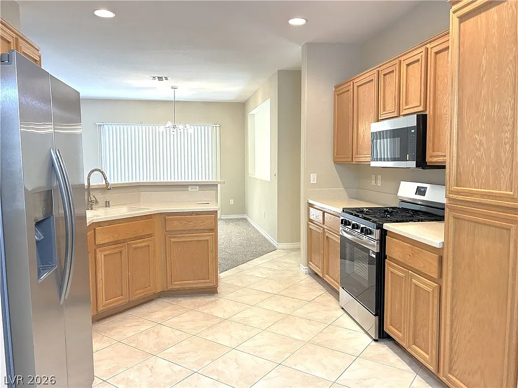 2 bed, 2.0 bath, 1901 sqft, $2,295 — Photo 2