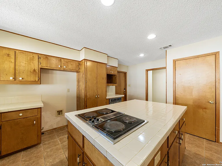 1504 Circle Oak Dr — Photo 28