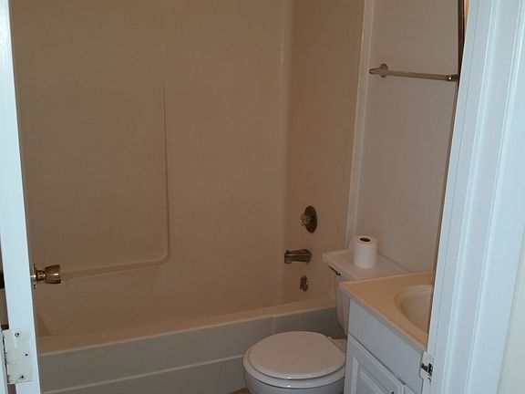3rd image of 722 Demaret Dr APT A