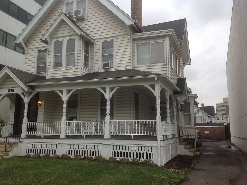 1st image of 979 Summer St Ste 3