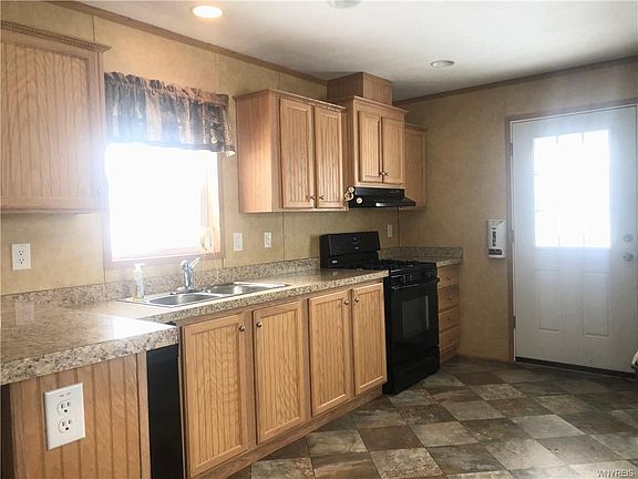 3rd image of 805 Nicole Ln