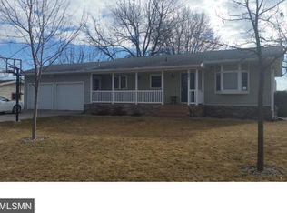 401 Sunrise Ln, Grove City, MN 56243