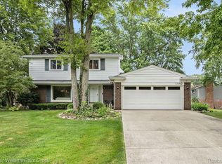 2843 Wareing Pl, Lake Orion, MI 48360