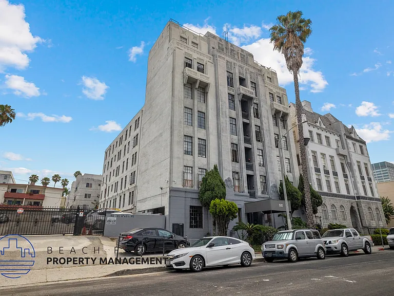 512 S. Hobart Blvd. — Photo 21