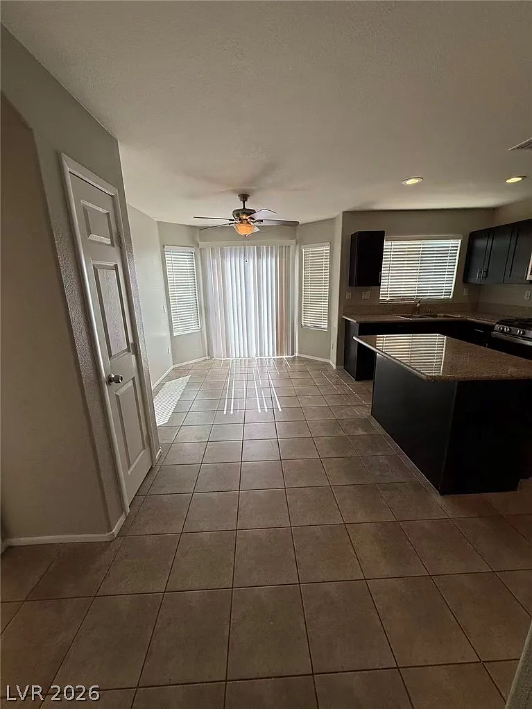 3 bed, 2.0 bath, 1521 sqft, $1,975 — Photo 3