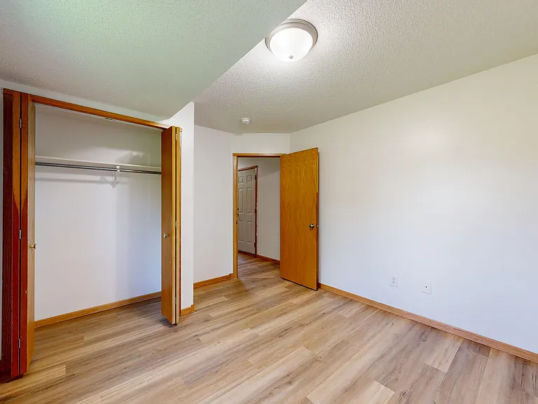 7629-7629 Woodlawn Dr — Photo 6