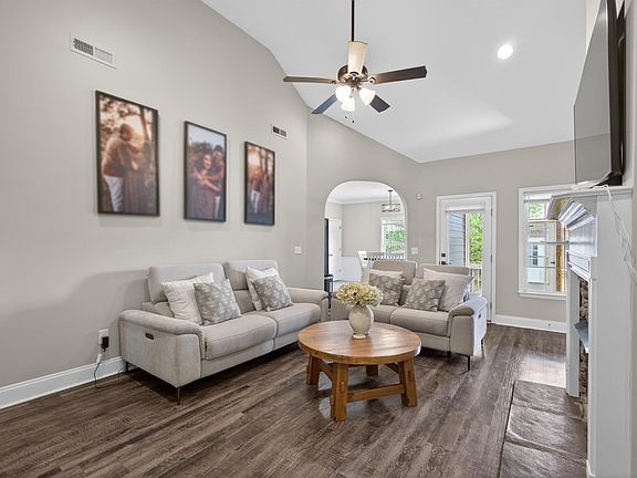 3rd image of 201 Bonnieville Dr
