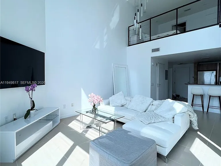 300 S Biscayne Blvd #L-814 — Photo 21