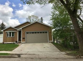 614 23rd St NW, Minot, ND 58703