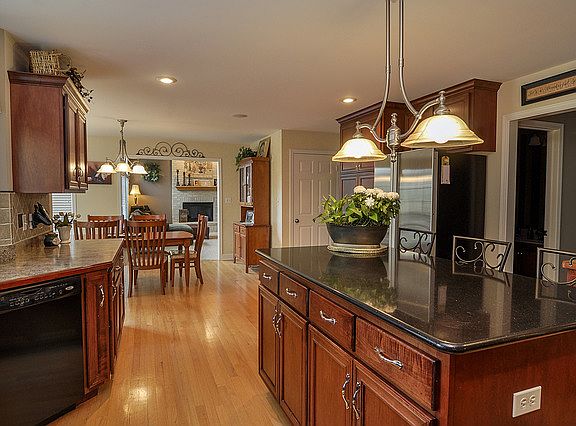 5th image of 12816 Barrow Ln