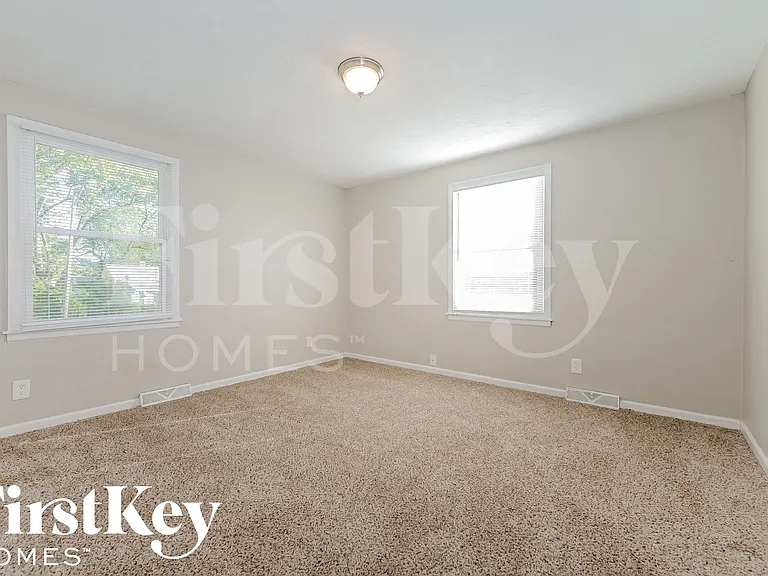 7809 E 49th St — Photo 9