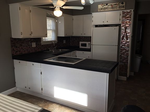 3rd image of 1930 Yuma Dr