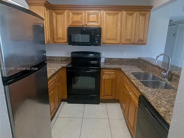 1564 Lake Crystal Dr #F — Photo 2