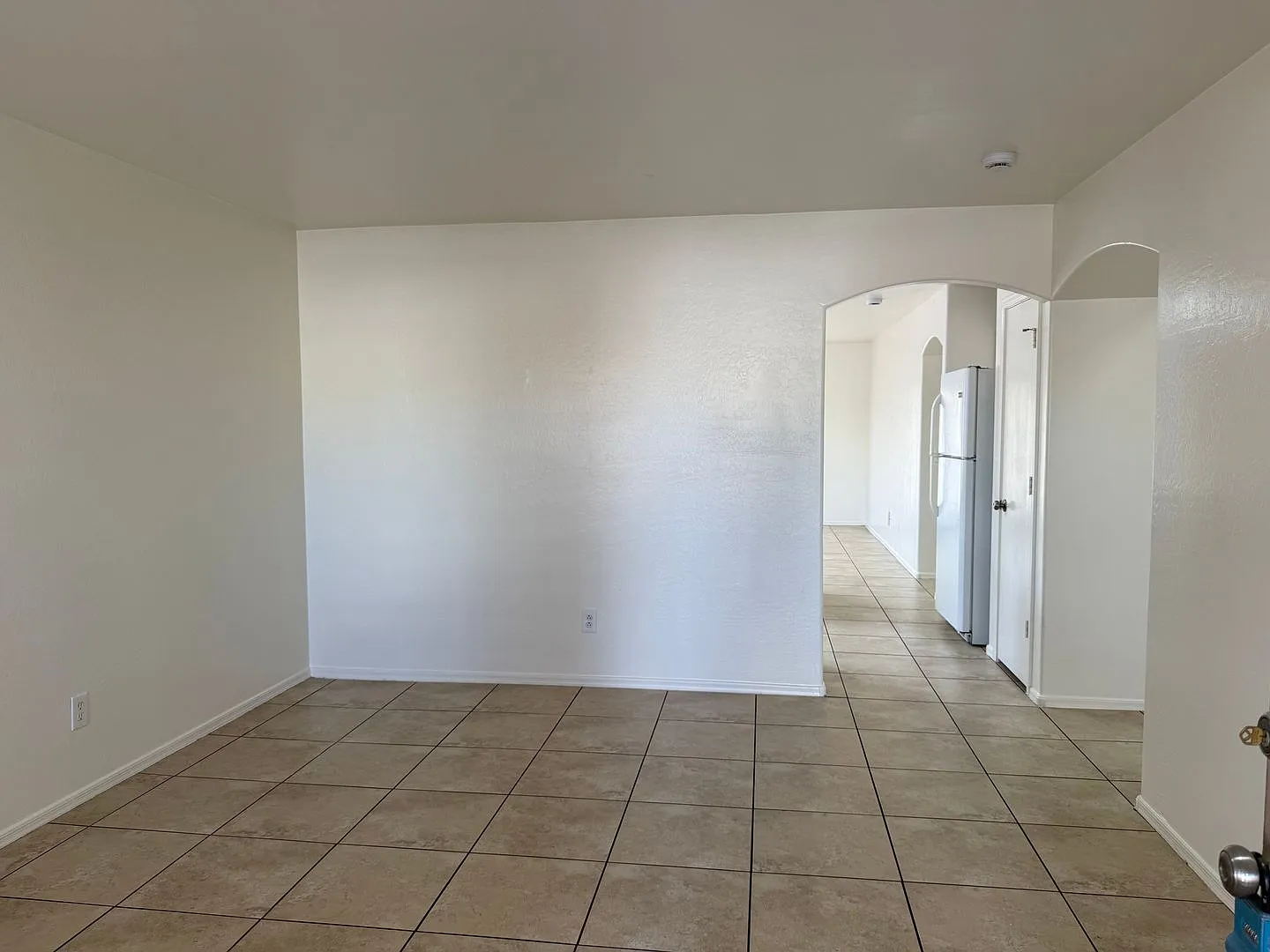 3 Bedroom 2 Bath- All tile- El Mirage — Photo 4