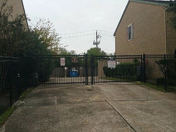 3rd image of 17818 Kings Park Ln