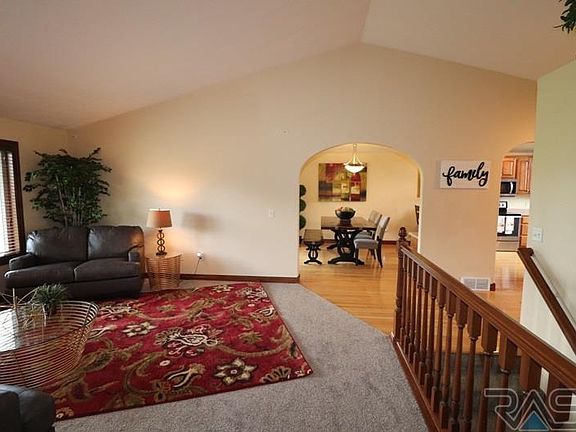 4th image of 3004 W Rose Crest Dr