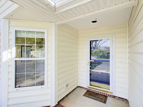 3rd image of 92 Mansfield Cir