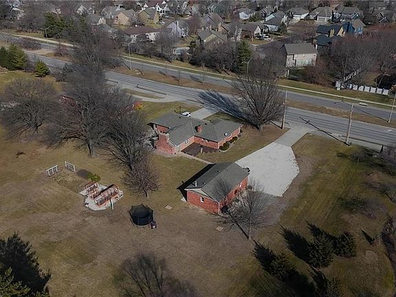 3rd image of 15590 Antioch Rd