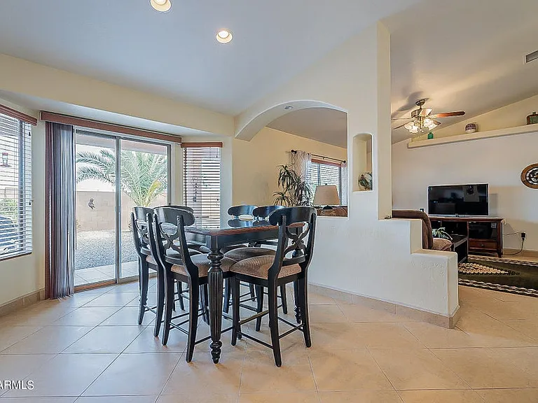 1105 N Cota Ln — Photo 14