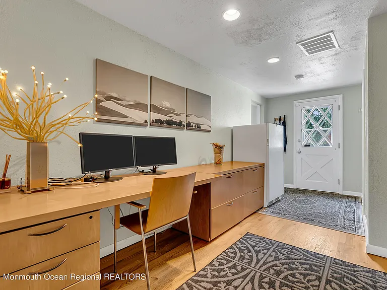 203 10th Ave — Photo 25