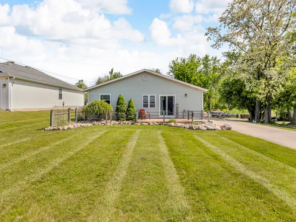 220 Nottingham Dr, Brooklyn, MI 49230