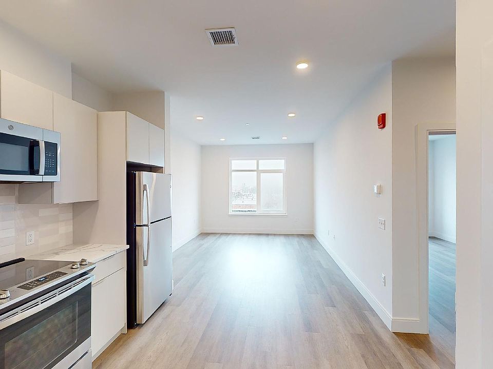 1st image of 959 Dorchester Ave #409