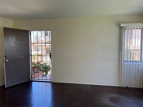 5th image of 4942 W Point Loma Blvd