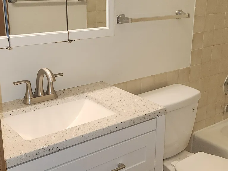 1269 Getzelman Dr #2W — Photo 10